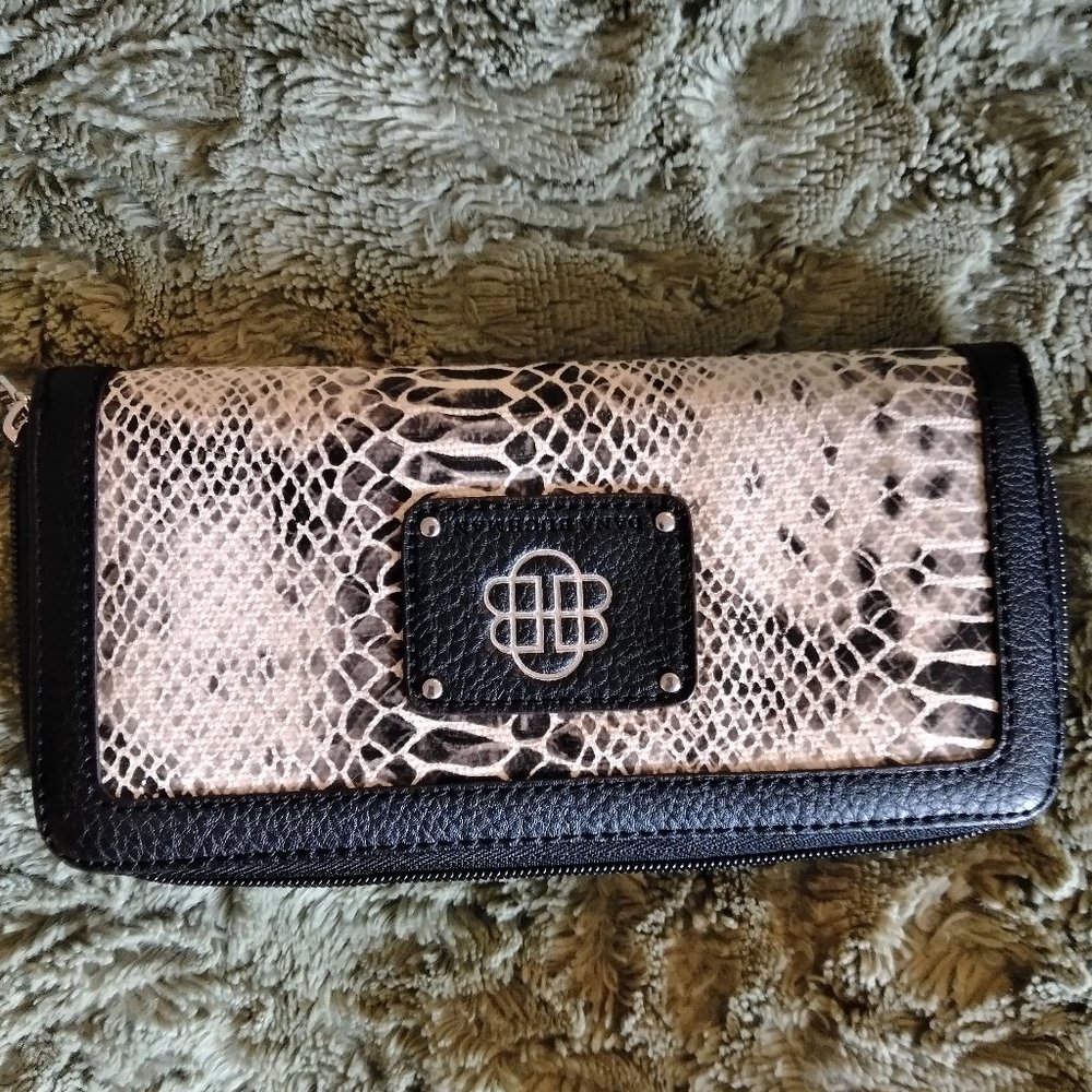 NWOT DANA BUCHMAN WALLET